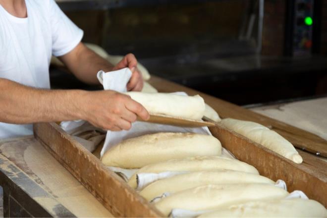 Pastaneler ile simit, börek, poğaça vb. ürünleri üreten ve satan iş yerleri saat 10.00’dan önce satış yapabilir mi?<br>  Pastaneler ile simit, börek, poğaça vb. ürünleri üreten ve satan işyerleri sadece bu ürünlerin satışını sabah 08:00-10:00 saatleri arasında gel-al şeklinde yapabilirler.