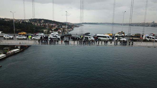 İhbar üzerine olay yerine çok sayıda polis ekibi sevk edildi.