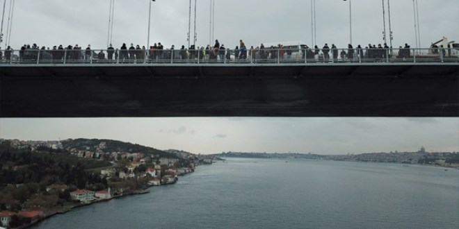 İşçiler 15 Temmuz Şehitler köprüsünde eylem yaptı