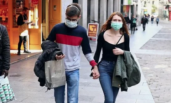 Bu oran yüzde 33'tü  <br>  Ekim ayında koronavirüsün genel etkileri hakkında hisleri sorulan katılımcıların yüzde 33'ü kötümser olduğunu söylemişti.