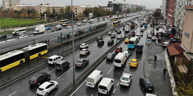 Hafta içi kısıtlamasında ilk gün: İstanbul'da trafik yoğunluğu
