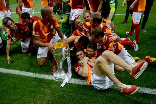 Gün gelecek biz de şampiyon olacağız, bizim de kupalarımız olacak ? Sadri Şener