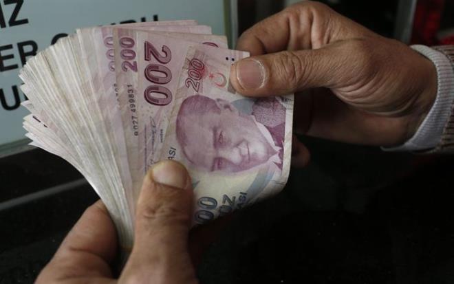 17 Aralık 2020 Vakıfbank kredi faiz oranları  <br>  İhtiyaç kredisi: 1,52 (Yeni yıl kampanyası)    Taşıt kredisi: 1,48    SarıPanjur Konut Kredisi: 1,49