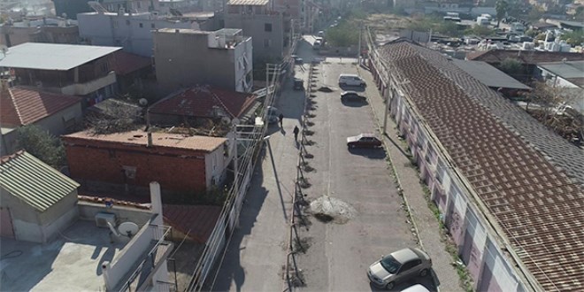Tapulu arazim diyerek yolu 'beton çit' ile böldü