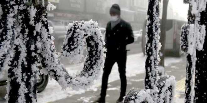 Ardahan dondu: Göle eksi 25'i gördü
