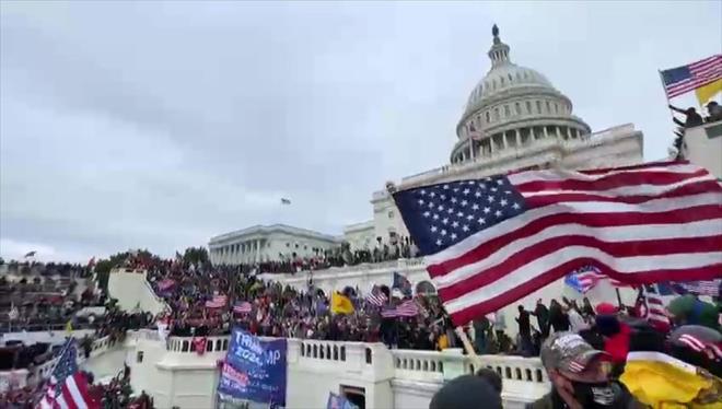 Pence, Seçiciler Kurulu oylarına itiraz etmek için kendisinin herhangi bir yetkisi olmadığının altını çizerek, "ABD tarihinde hiçbir başkan yardımcısı böyle bir hak iddiasında bulunmamıştır." bilgisini paylaştı.