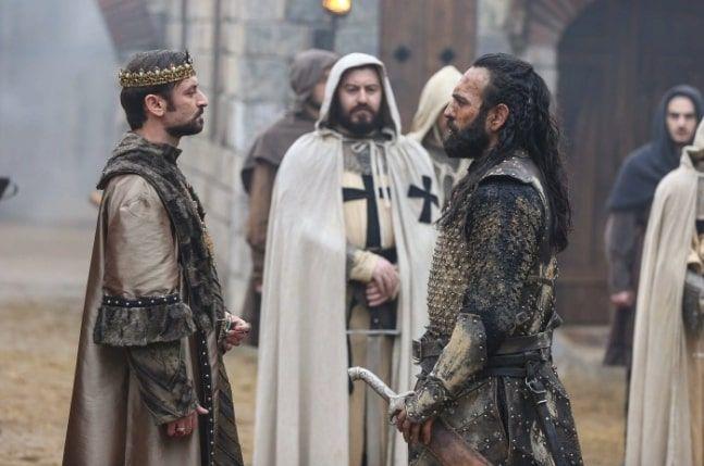 ''Duygusal yoğunluğu çok fazla ve çok fazla geçişleri olan bir bloktu. Orada çok üzerine çalışmam gerekiyordu. Umarım hakkıyla çıkmıştır. Bir bütün olduk, bir aile olduk. Kostümünden makyajına?''