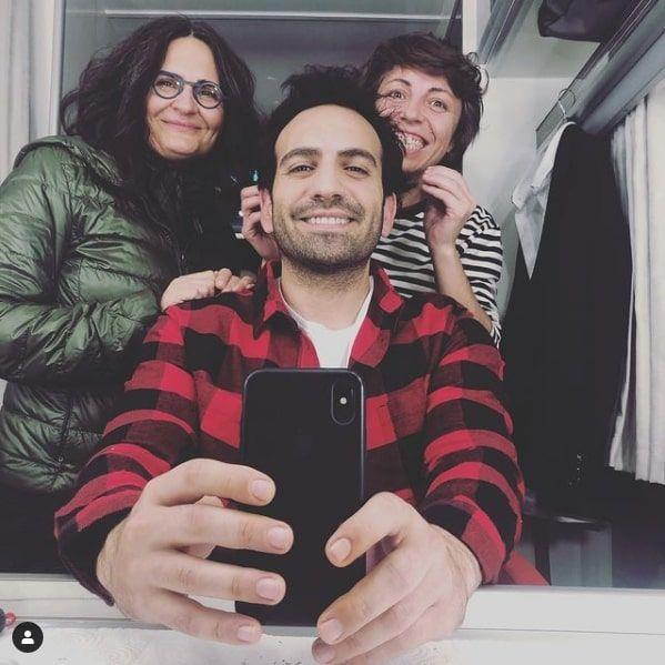 Sonrasında TRT 1'de yayınlanan Eski Hikaye dizisinde başrol oynamıştır ve Mete karakterini canlandırmıştır. 2015 yılının Şubat ayında FOX Tv'de başlayan Aşk Yeniden adlı dizide Fatih Şekercizade rolünü oynamakta ve Özge Özpirinçci ile başrolü paylaşmaktadır.