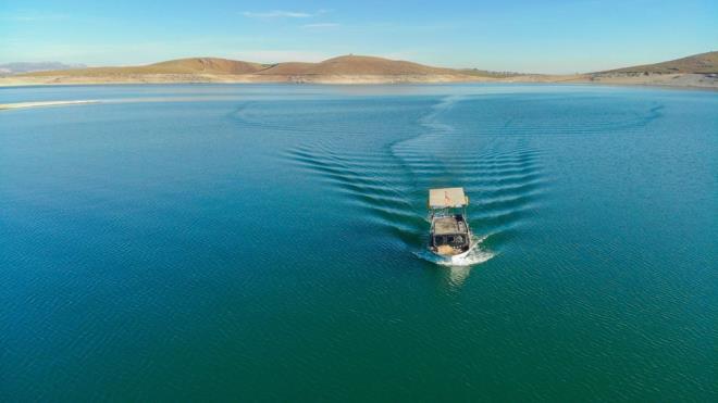 İhtiyaç kredisiyle tekne satın alan Demir, burada balıkçılık yapmaya başladı.