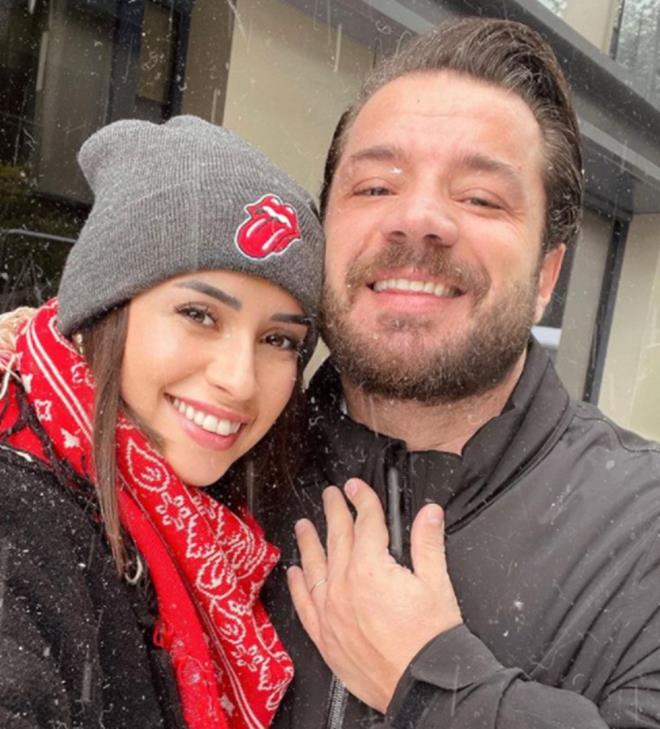 BUSE TERİM    Aşk.