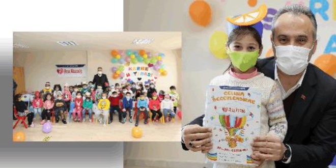 Ana Kucağı'nda karne coşkusu