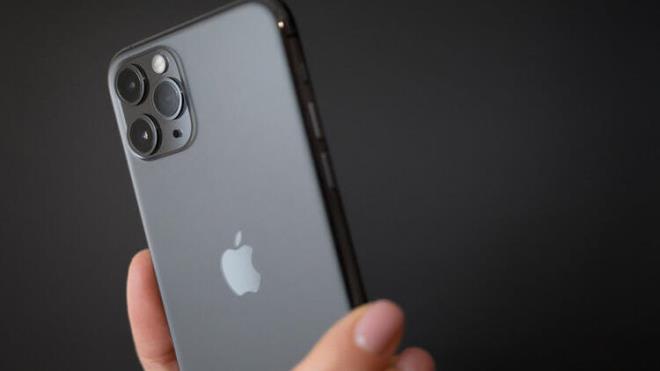 Apple, iPhone modelleri için yeni iOS güncellemesini kullanıma sundu. Dün akşam saatlerinde yayınlanan güncelleme ile birlikte birçok hata giderilirken, bazı ek özellikler de telefonlara dahil oldu.