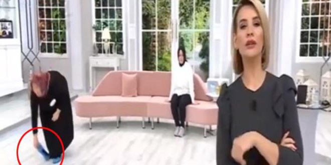 Kızına sinirlenen anne, Esra Erol'un programında terlik fırlattı