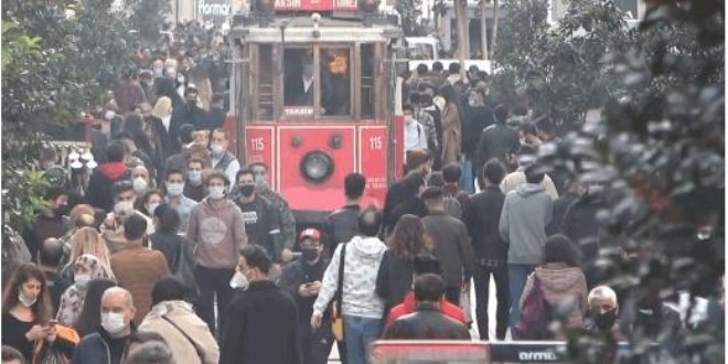 İstiklal Caddesi'nde yoğunluk