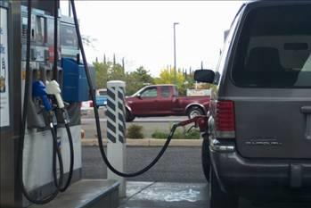 Öncelikli olarak en büyük düşmanınız yüksek hız. Aracınızı ne kadar hızlı kullanırsanız, o kadar fazla dirençle karşılaşır ve hızlı gitmek için o kadar zorlarsınır.