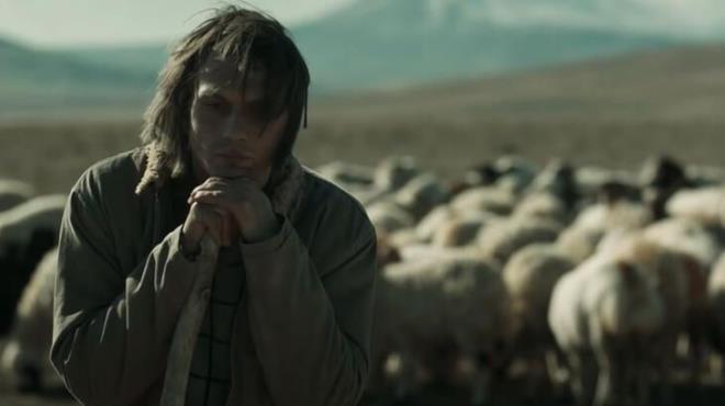 Çukur son bölümde Kulkan'ın kaçırdığı Yamaç, bir köyde rehin tutuldu ve uğradığı işkenceler nedeniyle aklını yitirdi.