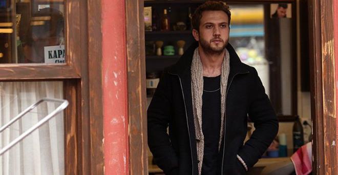 Son gelen bilgilere göre dizinin final haftası ileri bir tarihe alındı.      TV100'den Birsen Altuntaş'ın haberine göre; yeni bir gelişme olmazsa Ramazan Bayramı öncesinde 10 Mayıs Pazartesi günü, ya da bayram sonrasındaki haftada Çukur'un final bölümü ekrana gelecek.