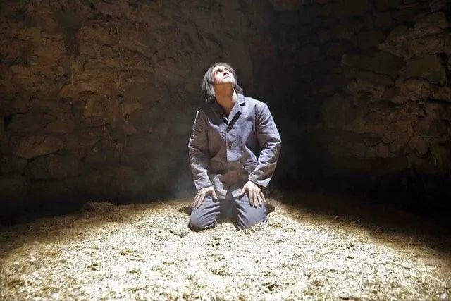 Herkesin ilgisini çeken hatta koluna dövme olan Çukur dizisi ekran macerasına 23 Ekim 2017'de başlamıştı. 4 sezon boyunca fenomen haline gelen dizinin ne zaman biteceği ise artık belli oldu.