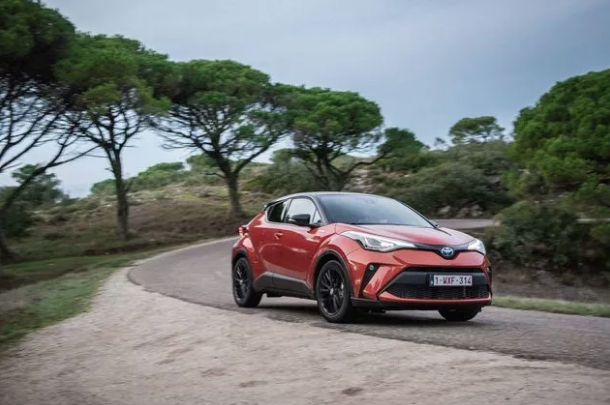 C-HR Hybrid 2020 modeller 314 bin 150 TL'den, C-HR Hybrid 2021 modeller de 346 bin 650 TL'den başlayan fiyatlar ile satışa sunuluyor.