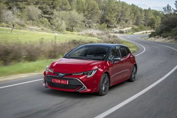 Corolla Hatchback 228 bin 750 TL'den, Corolla Hatchback Hybrid ise 337 bin 200 TL'den başlayan fiyatlar ile yeni sahiplerini bekliyor.