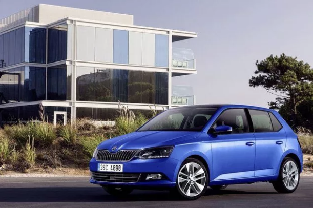 184 bin 500 TL?den başlayan Fabia modelinde de 50 bin TL kredi tutarı ve 12 ay vade için yüzde 0 faiz oranlı finansman desteği alınabiliyor.