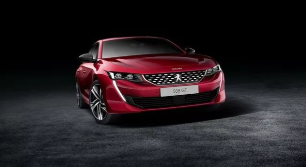 Peugeot'un D-Sedan segmentindeki modeli 508?de ise 250 bin TL için 24 ay yüzde 0,99 faiz ve 5 bin TL akaryakıt hediyesi gibi seçenekler yer alıyor.