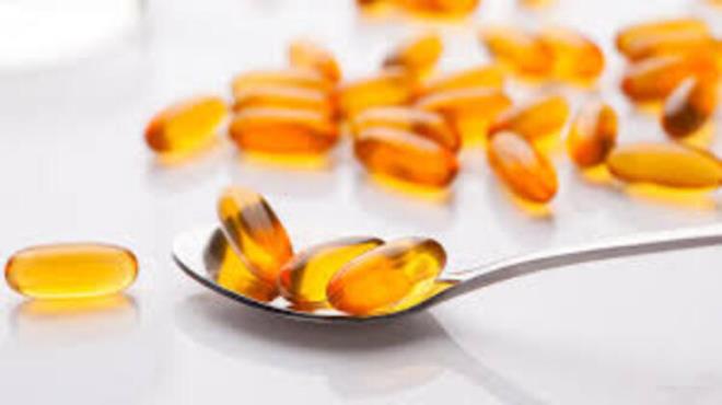 "GERÇEK ÜRÜN GÖRSELİ KULLANILIYOR, BAMBAŞKA BİR ŞEY GELİYOR"  Ürünlerin sahte olmasının tek sorun olmadığını belirten Özcan, hangi koşullarda saklandıkları ve nerede depolandıklarının da çok önemli olduğunun altını çizerek şunları ifade etti: