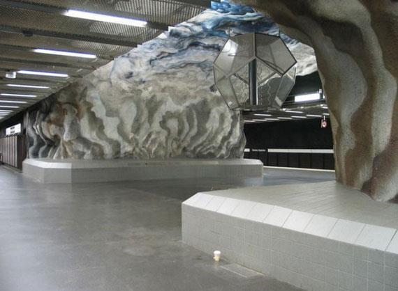 Stockholm metro istasyonu, İsveç.