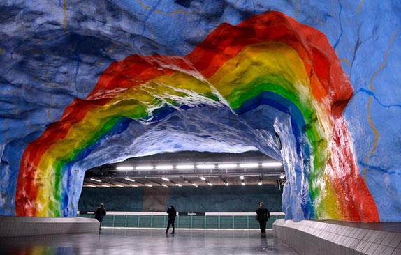 Stockholm metro istasyonu, İsveç.