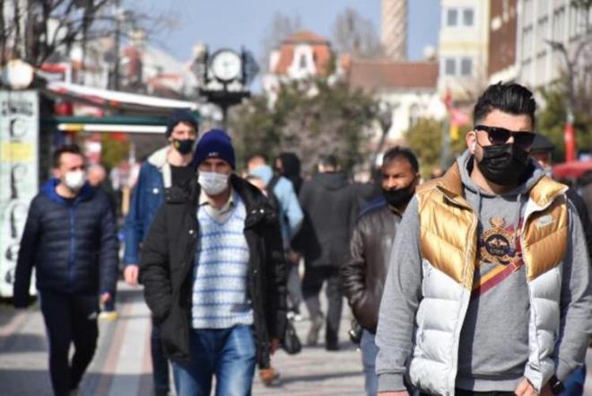 BALIKESİR  Valilikten yapılan yazılı açıklamaya göre, vatandaşlara akraba, komşu, hasta gibi ev ziyaretleri yapılmaması, gün düzenlenmemesi konusunda uyarıda bulunulması kararı verildi.Alınan karara göre, apartman ve sitelerin bahçeleri gibi ortak kullanım alanlarının toplu şekilde kullanılmasına izin verilmeyecek.