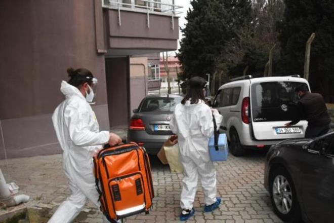 EDİRNE  Trakya'da en fazla vaka sayısının görüldüğü Edirne'de önlemler en üst seviyeye çıkarıldı. Mutasyonlu virüs görülen Keşan ilçesine bağlı 2 bin 699 nüfuslu Beyendik beldesi kısmi karantina altına alındı. Beldeye giriş ve çıkışlar kontrollü olarak yapılmaya başlandı. İpsala ilçesinde ise artış gösteren koronavirüs vakaları nedeniyle vatandaşlar, ev ziyaretleri, taziye ve asker uğurlaması gibi etkinlikler yapmamaları konusunda uyarıldı. İlçe merkezi, belde ve köylerde de tedbir amacıyla 1 hafta süreyle halk pazarları kurulmayacağı bildirildi.