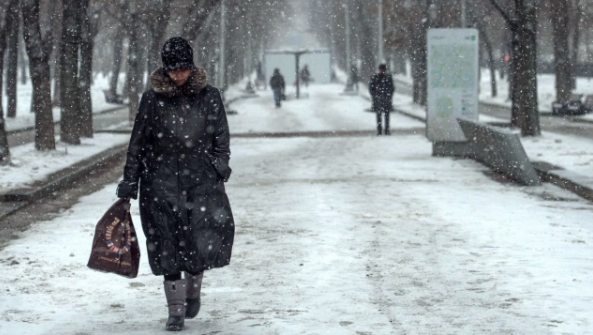 Kar ve karla karışık yağmur : Ardahan çevreleri ile Artvin'in yüksek kesimlerinin karla karışık yağmur ve kar yağışlı, diğer yerlerin az bulutlu ve açık geçeceği belirtiliyor.