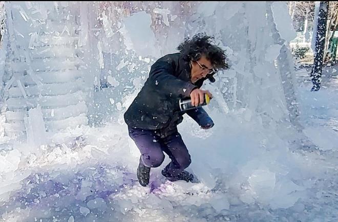 Binali Yıldırım Üniversitesi Güzel Sanatlar Fakültesi Dekanı Mehmet Kavukçu, Barış Manço Parkı'na 13 metrelik metal piramit kule yerleştirdi.