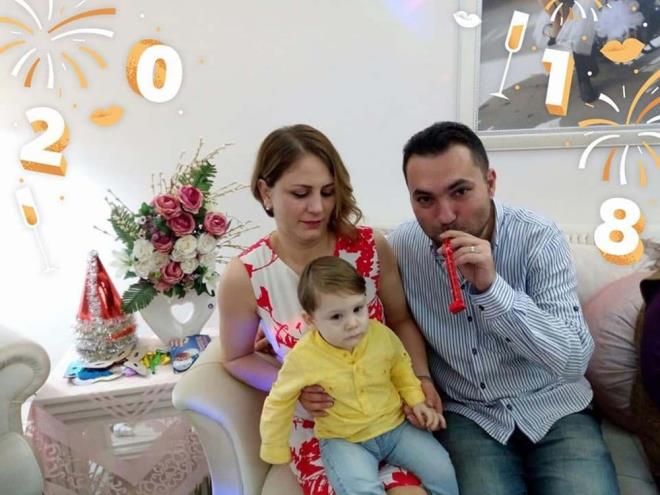 Eskişehir?de cep telefonu satış ve tamiri yapan İlkay Tokkal ile ikinci evliliğini yapan Emel Tokkal'ın İzmir'de yaşayan kızı Beyzanur Kayaalp, geçen 16 Şubat'ta annesine ulaşamayınca polisten yardım istedi.