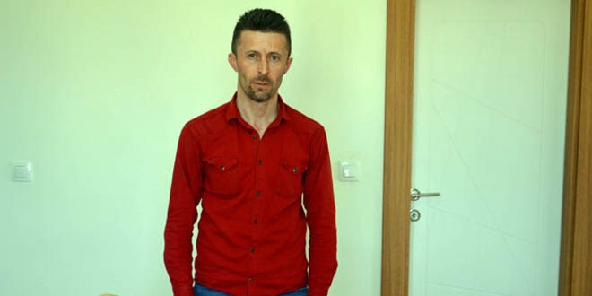 Gözünün önünde arazisine gök taşı düştü: Satıp ihtiyaç sahiplerine yardım edecek
