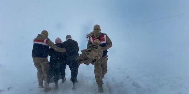 Van'da tipide mahsur kalanlar kurtarıldı