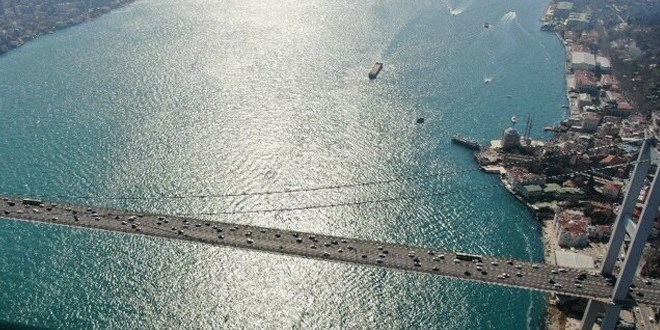 İstanbul Boğazı'nda görenleri kendine hayran bırakan kartpostallık manzara