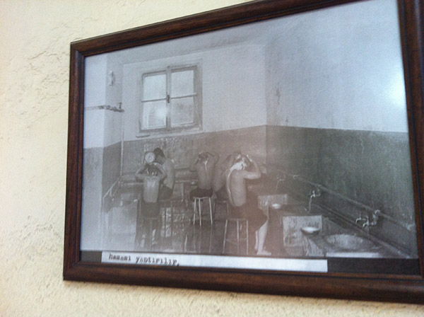 Burası sadece banyo yapmak için değil geçmişte defalarca kez kaçma girişimlerine aracılık etmiş bir alandır.