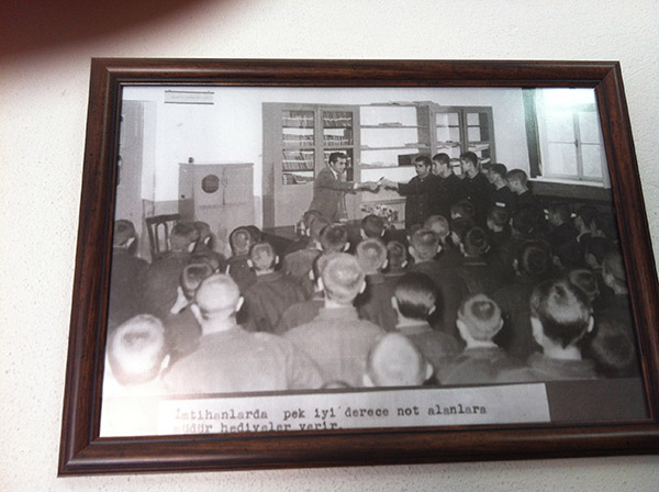 Sübyan Koğuşu: Hapishaneye düşen çocukların kaldığı ve o dönemde neler yapıldığını fotoğraflarla izleyelim.