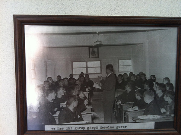 Sübyan Koğuşu: Hapishaneye düşen çocukların kaldığı ve o dönemde neler yapıldığını fotoğraflarla izleyelim.