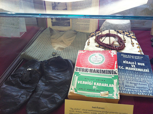 Said Özdemir'in kitapları şahsi eşyaları