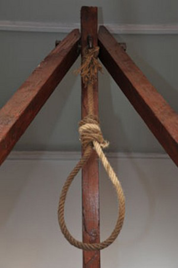 Çıkarken dikkatimizi Darağacı çekiyor...