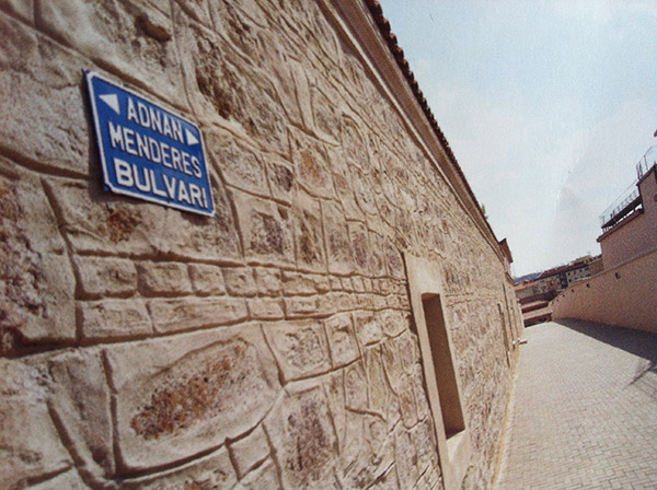 Adnan Menderes Bulvarı