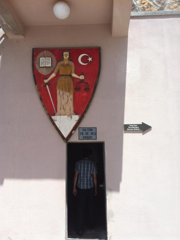 Hilton da daha çok hepimizce bilinen isimler, şairler, gazeteciler ve yazarların kaldığı biliniyor.