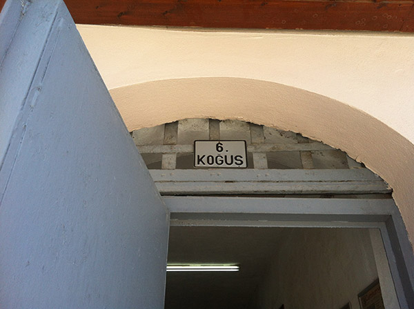 Bir sonraki gezi durağı ise ünlü mahkumlara ait bilgi belge ve eşyaların bulunduğu 6.Koğuş.