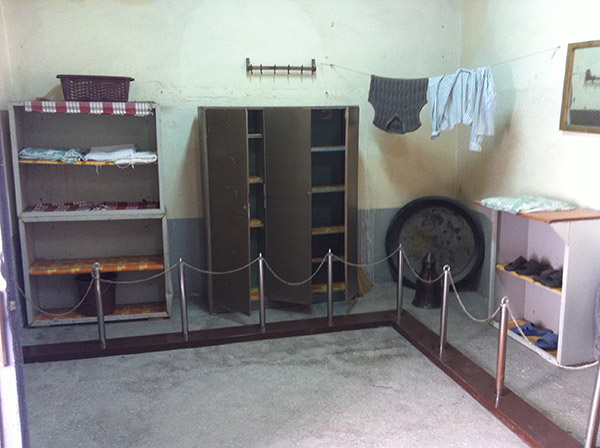 Burası sadece banyo yapmak için değil geçmişte defalarca kez kaçma girişimlerine aracılık etmiş bir alandır.