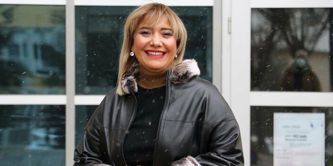 Hastanede ebeydi, profesör oldu