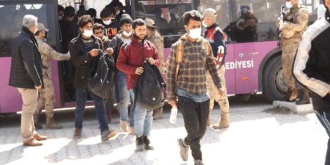 TIR dorsesinden 218 kaçak çıktı