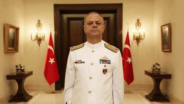 Bülent Bostanoğlu  <br>  Emekli Oramiral Bülent Bostanoğlu, FETÖ'nün 15 Temmuz darbe girişimi sırasında Deniz Kuvvetleri Komutanı'ydı. 15 Temmuz akşamı Yeşilköy'deki Çınar Otel'de ailesiyle düğüne katılmıştı. Bostanoğlu, o gece darbecilerin gözaltına almadığı tek kuvvet komutanı.