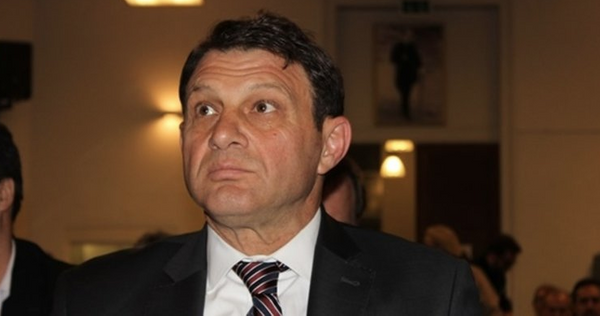 Türker Ertürk  <br>  Emekli Tuğamiral Türker Ertürk, 2019'da TV'de Barış Pınarı Harekatı'na ilişkin yaptığı açıklamada "O bölgede federatif yapı içinde Kürtler (PKK/PYD) olsun daha iyi" demişti.